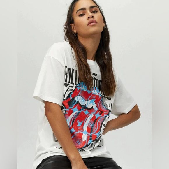 Daydreamer Tops - Daydreamer Rolling Stones Record Tongue Boyfriend Tee in Vintage White NWT